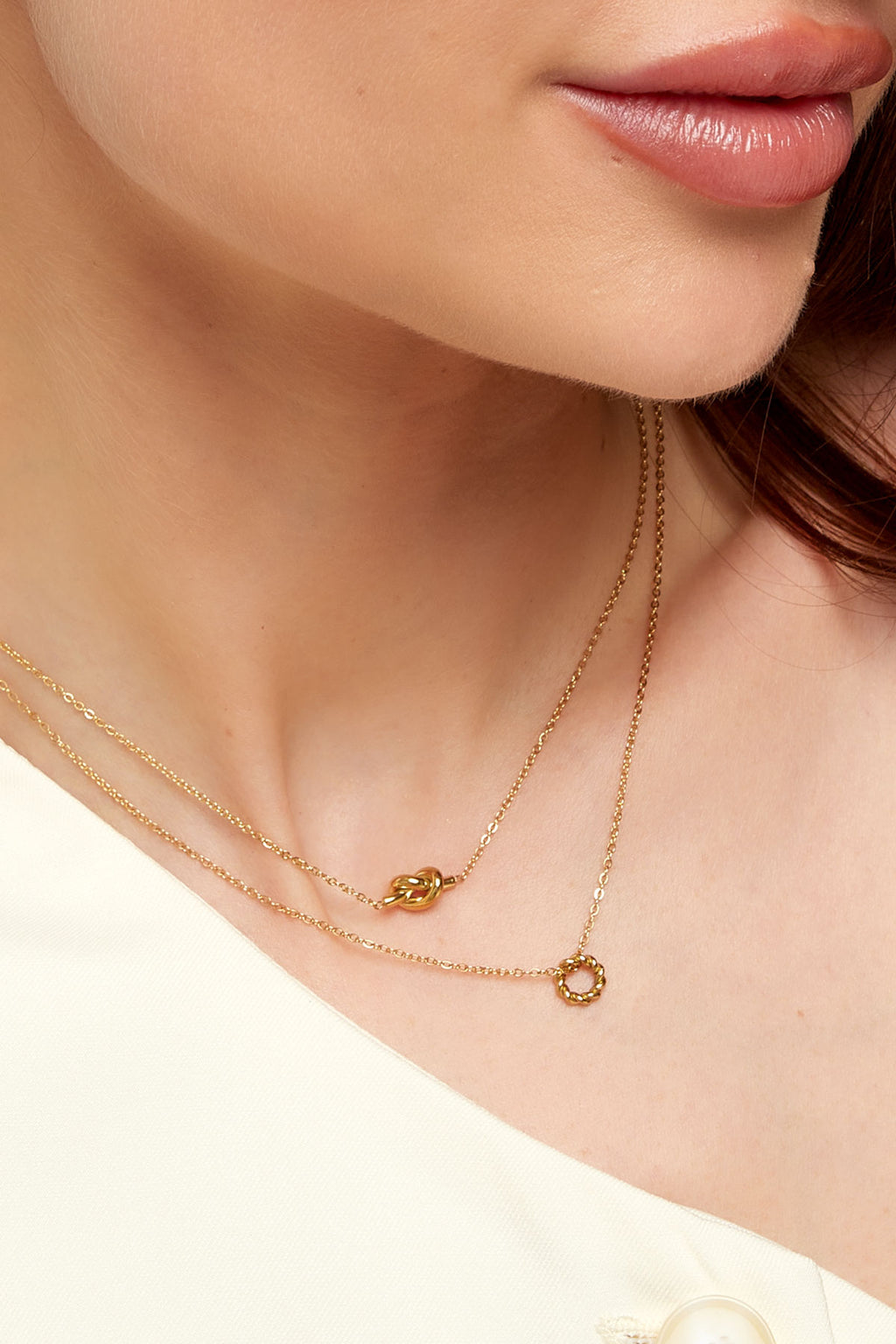 collana semplice con ciondolo annodato