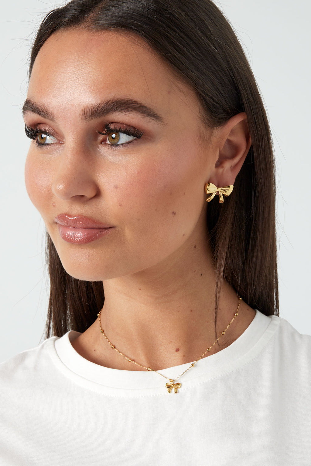 collana con palline e fiocco