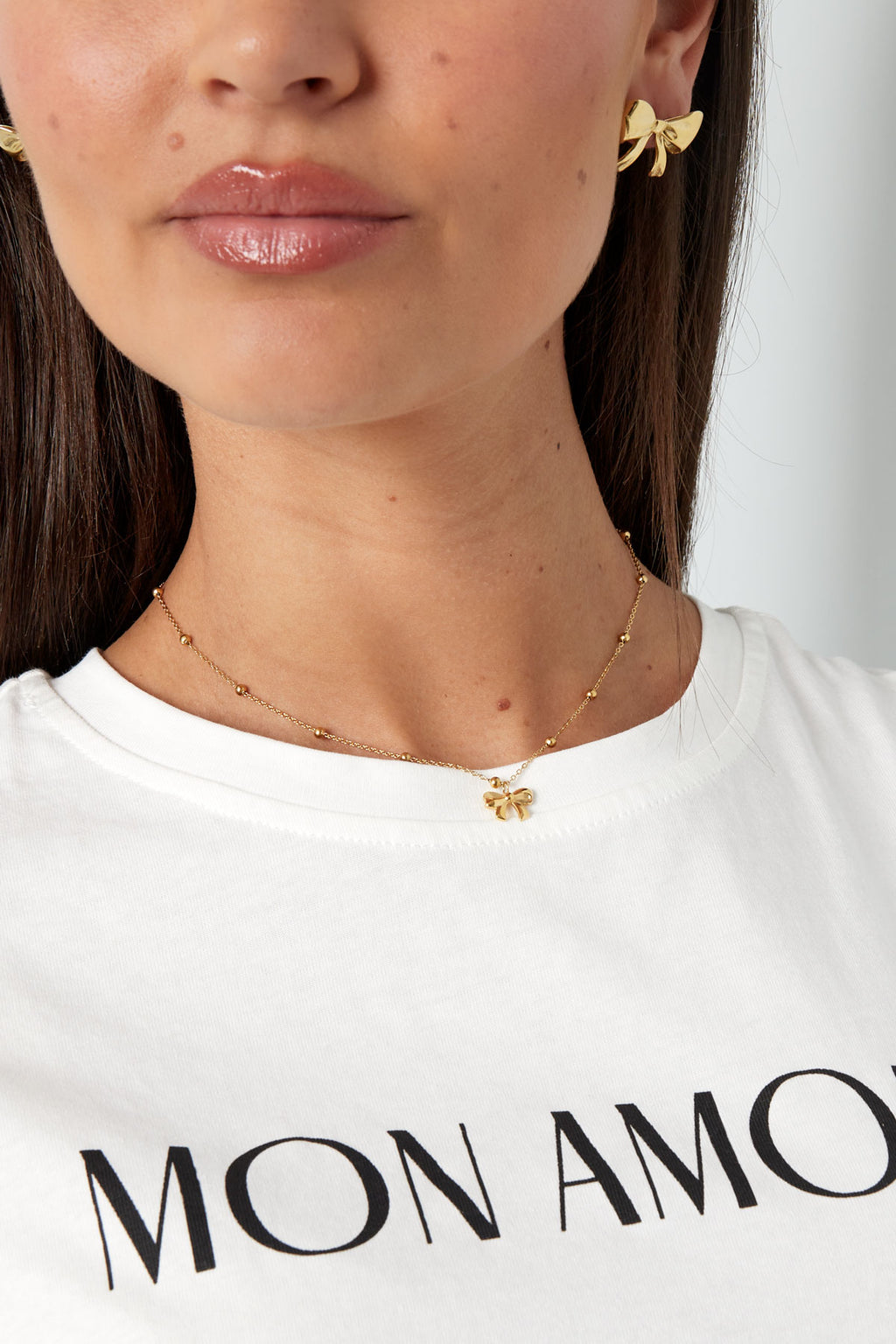 collana con palline e fiocco