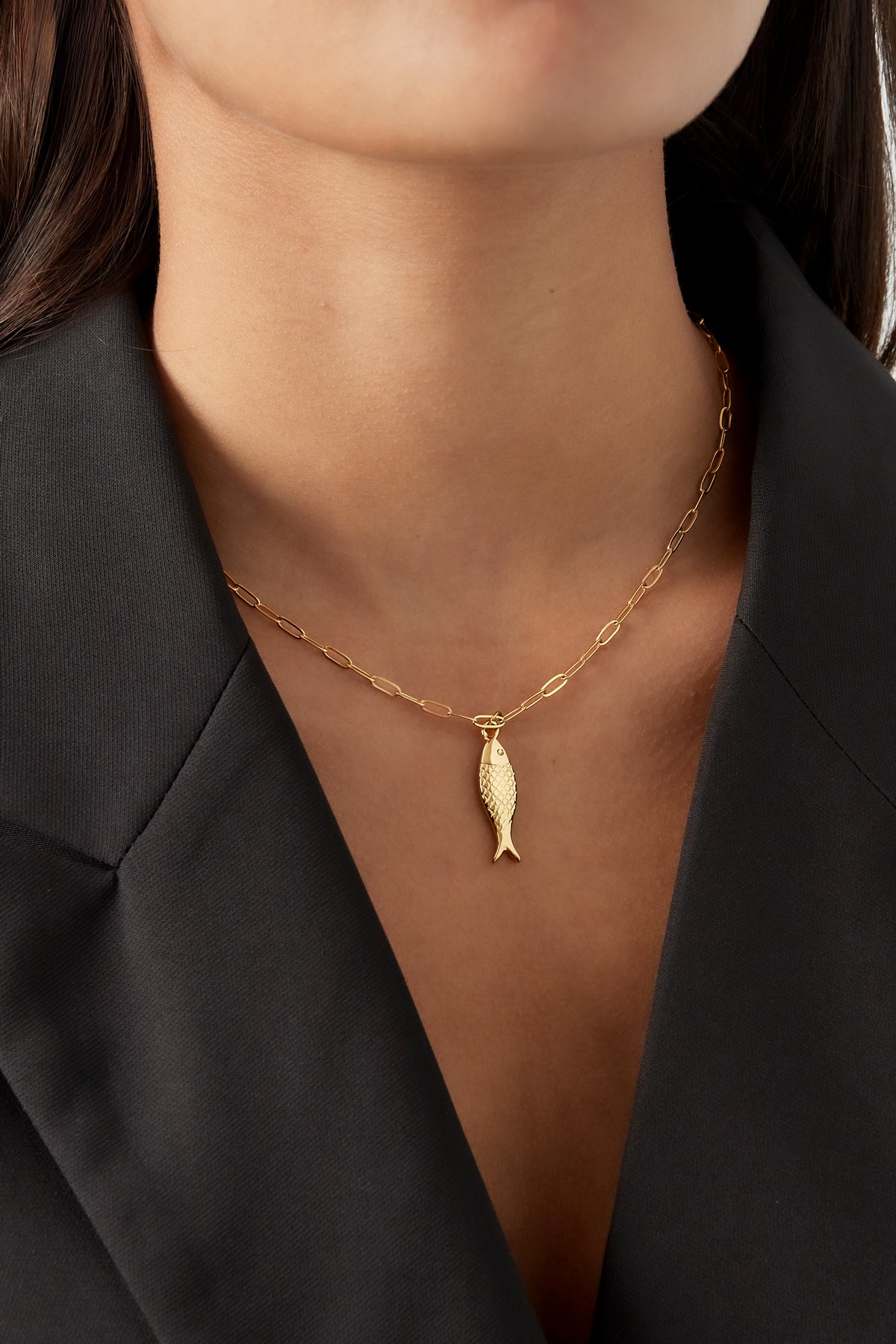 collana con ciondolo a forma di pesce