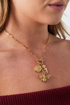 collana con fiore d'ape