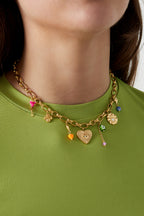 collana con ciondolo a forma di occhio
