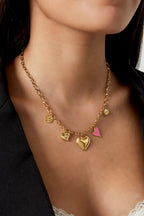 collana con ciondolo d'amore