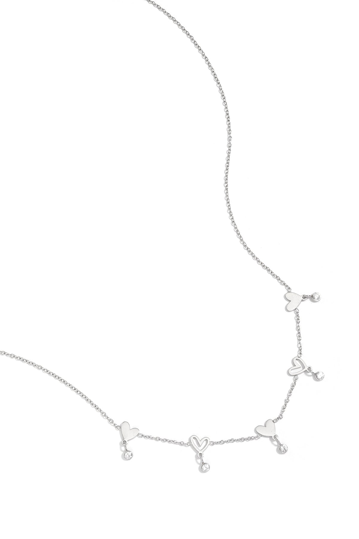 Collana con cuori alternati e pietre pendenti