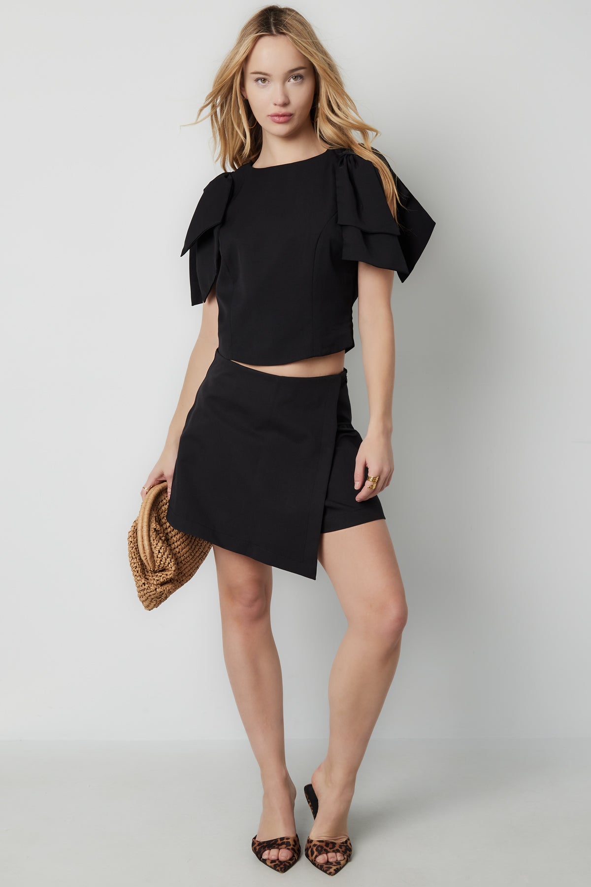 Top a Manica Corta Donna in Poliestere Design con Volantini sulle Spalle