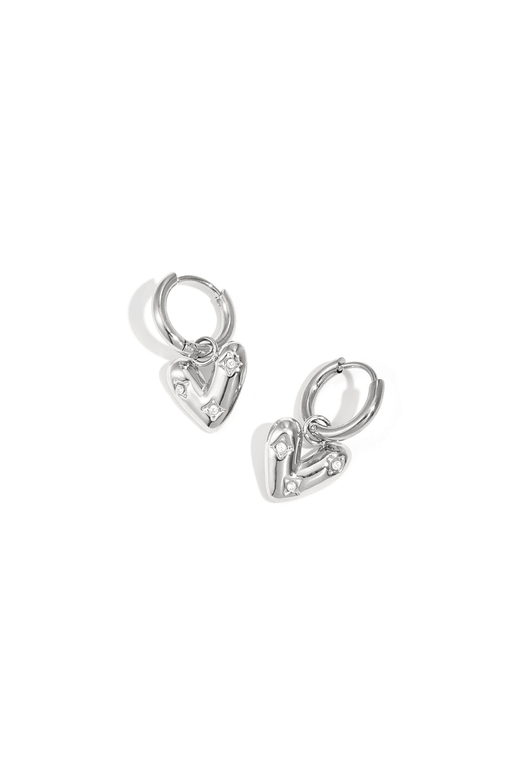 Orecchini con pendente a forma di cuore e zircone