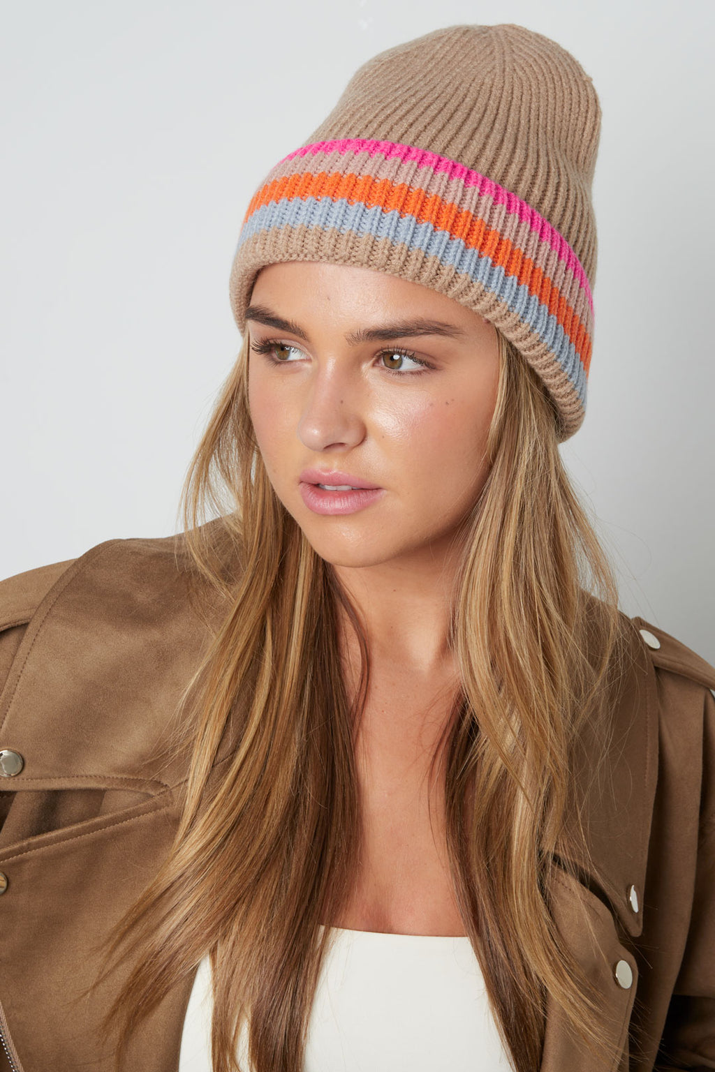 Cappello a righe multicolori