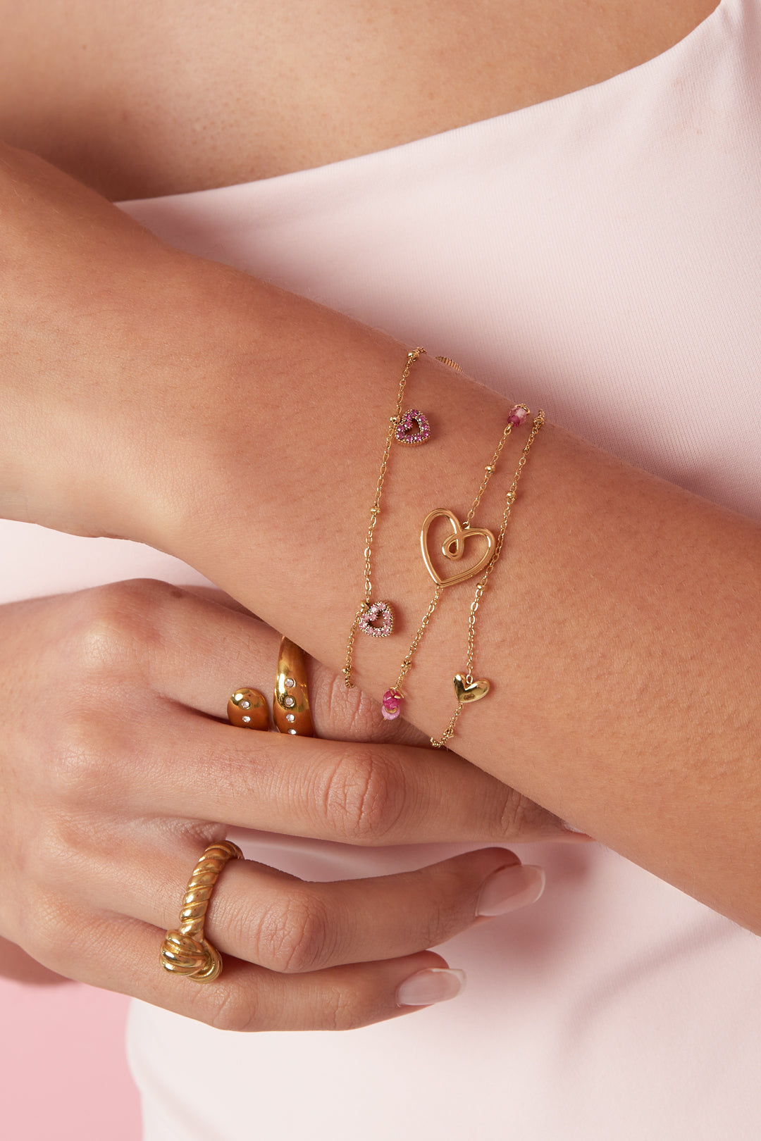 Bracciale con pietre rosa nei cuori