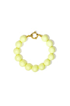 Bracciale con perle grandi e chiusura frontale