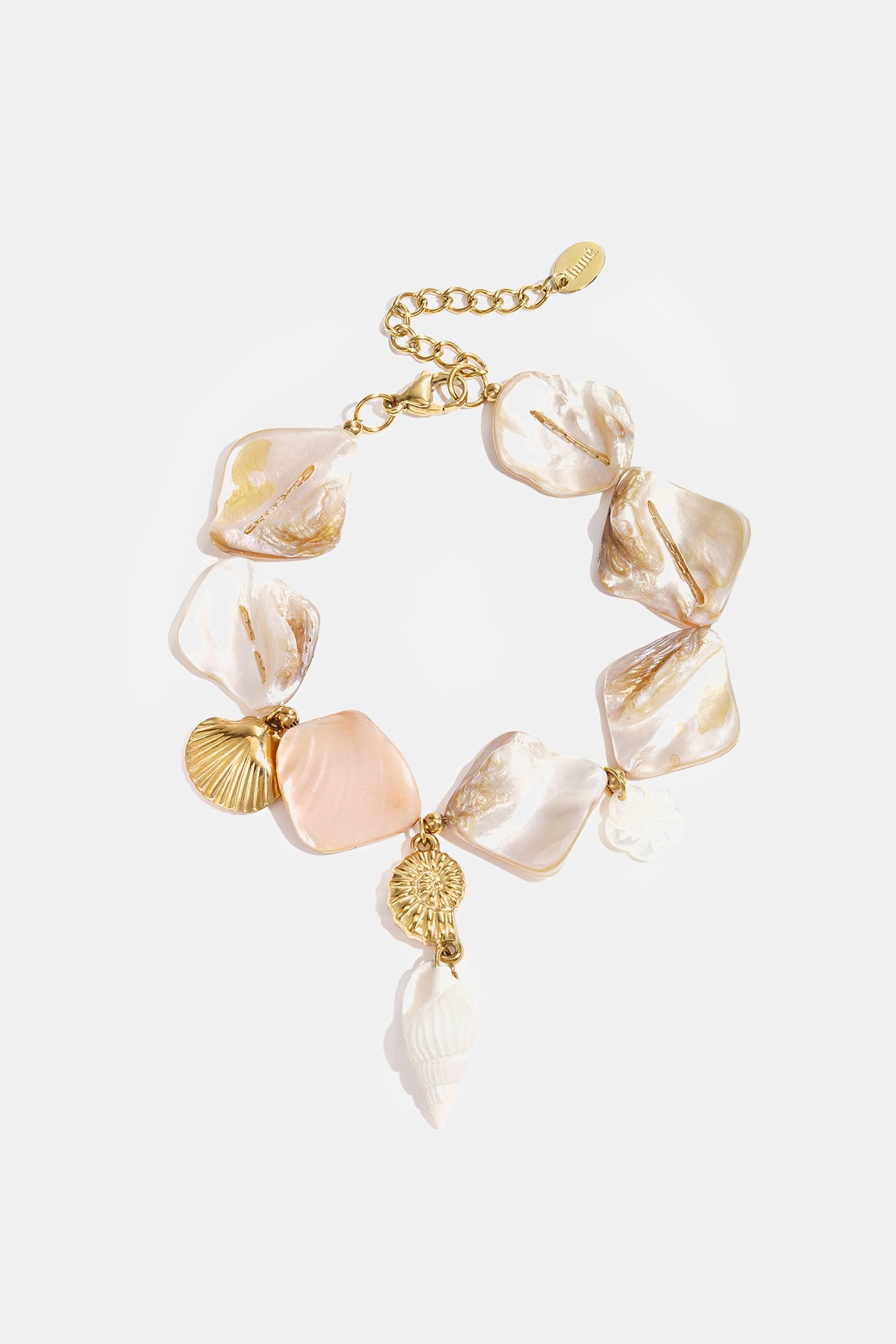 Bracciale con conchiglie e ciondoli marini beige
