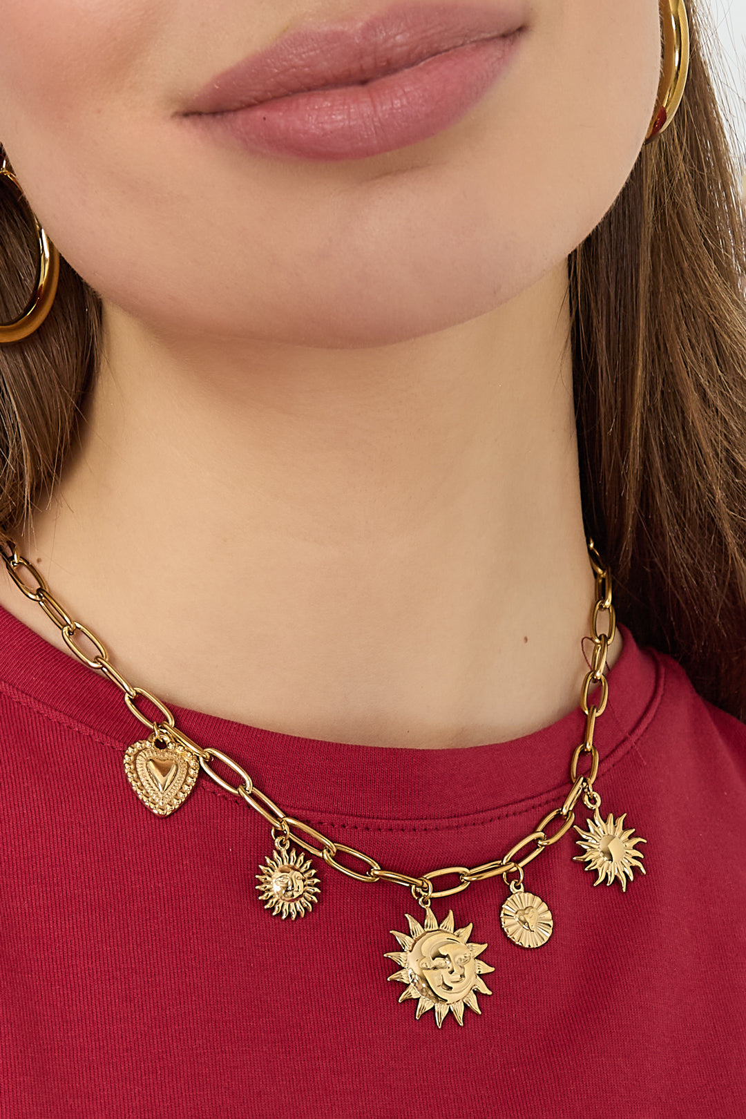 Collana con ciondoli a forma di sole e cuore