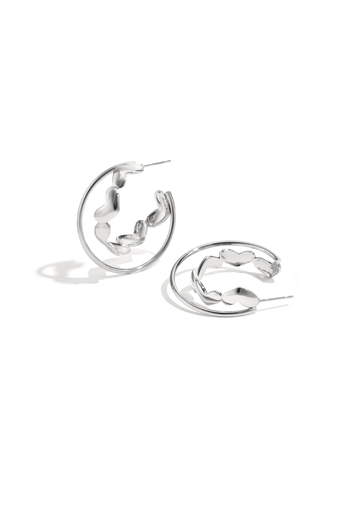 Orecchini a doppio cerchio con twist