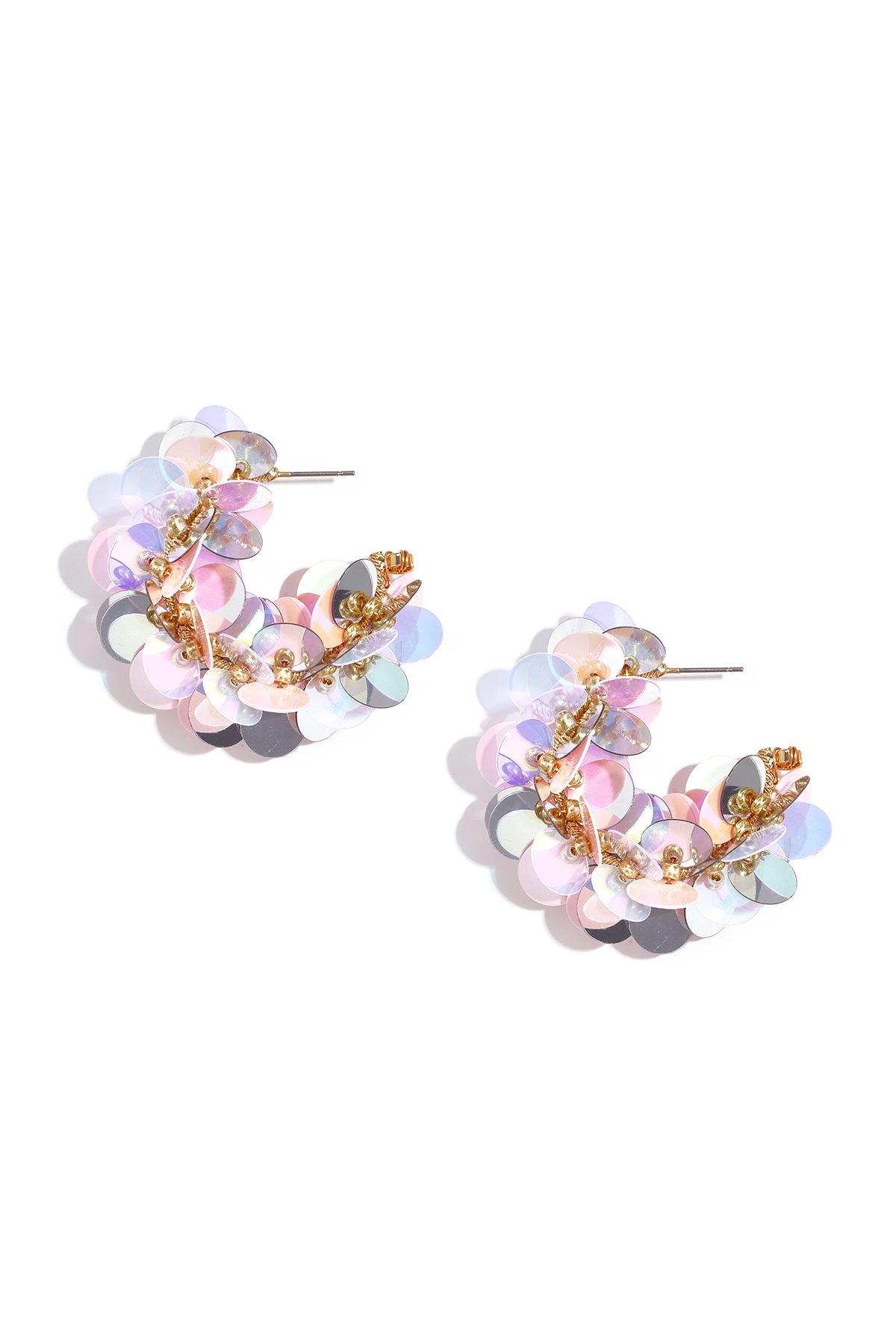 Orecchini a cerchio realizzati con paillettes e perline