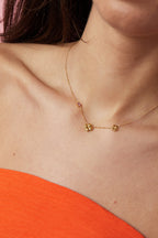 Collana con trifogli e pietre colorate