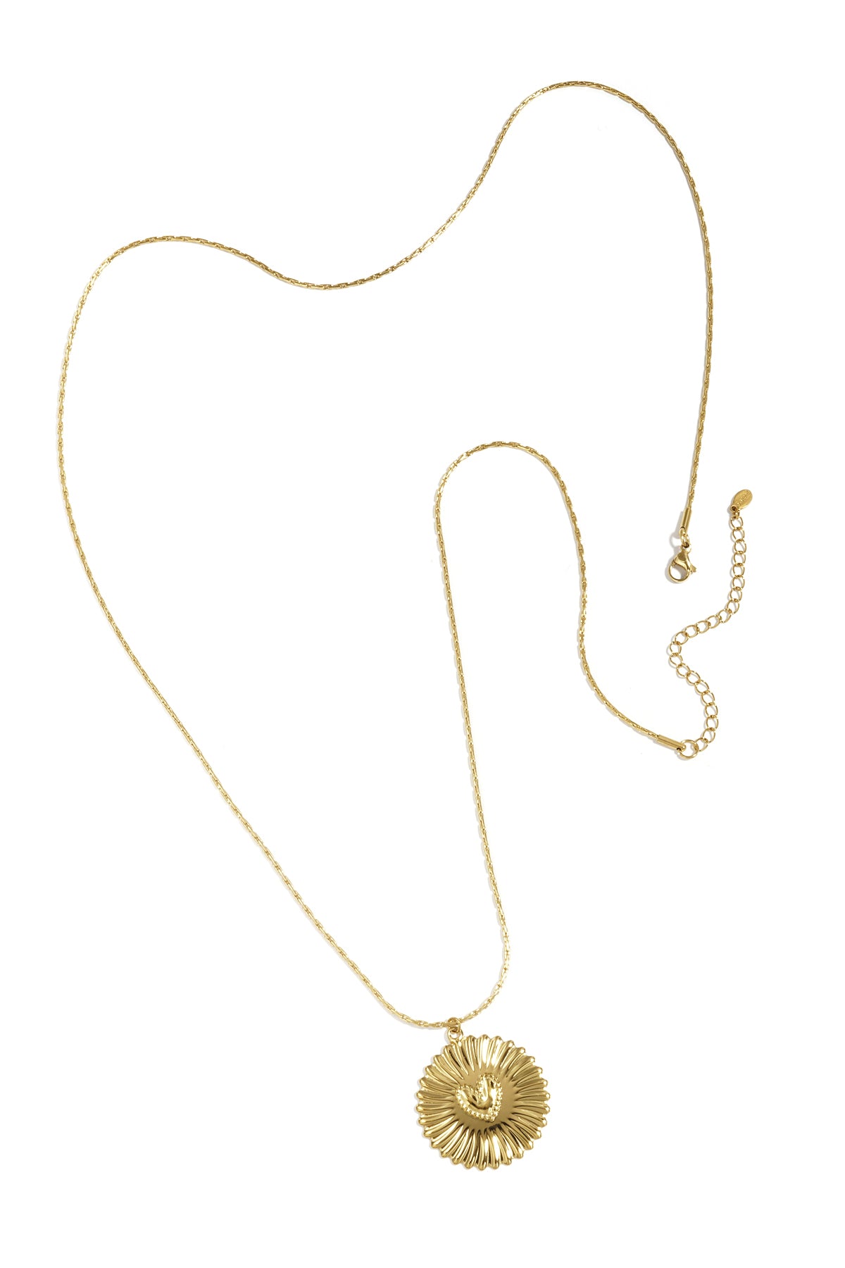 Collana con dettagli piatti e grande pendente