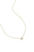 Collana con decorazione a trifoglio