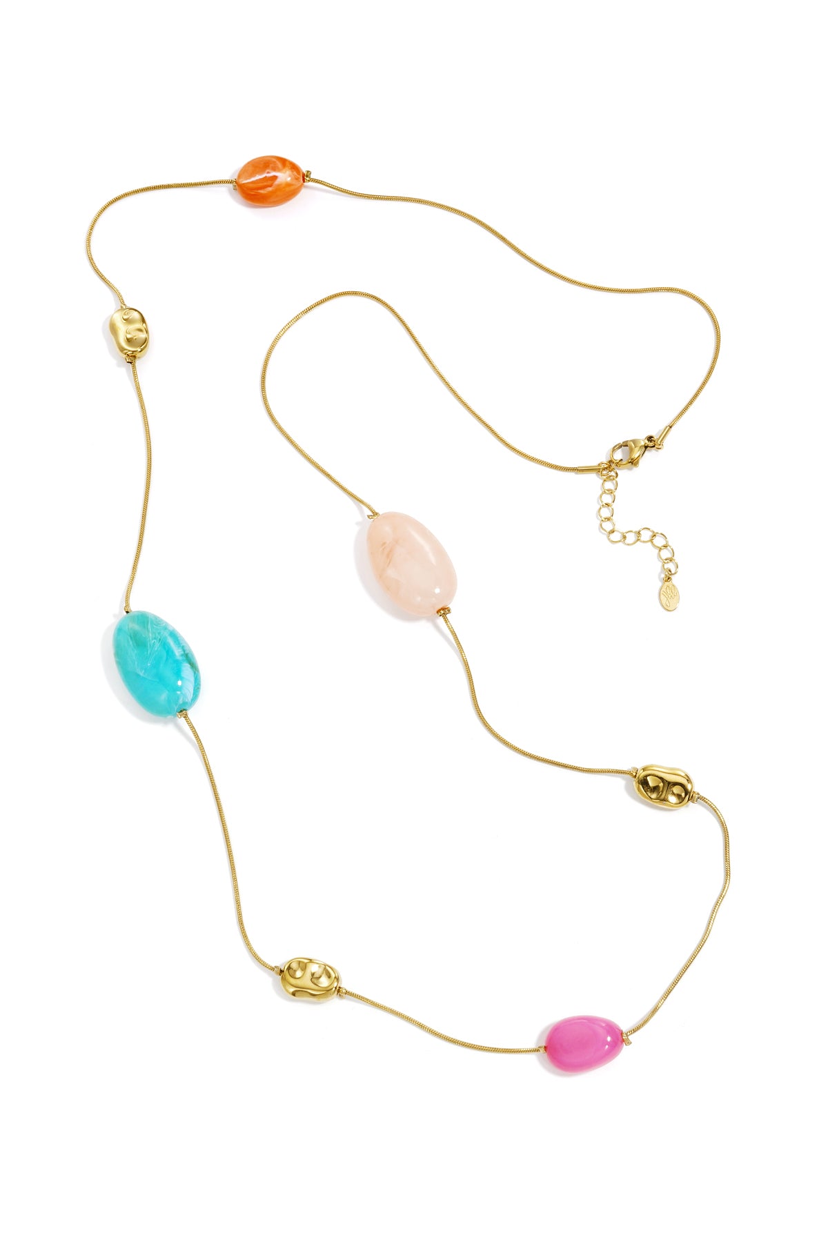 Collana lunga con perline di varie forme e dimensioni