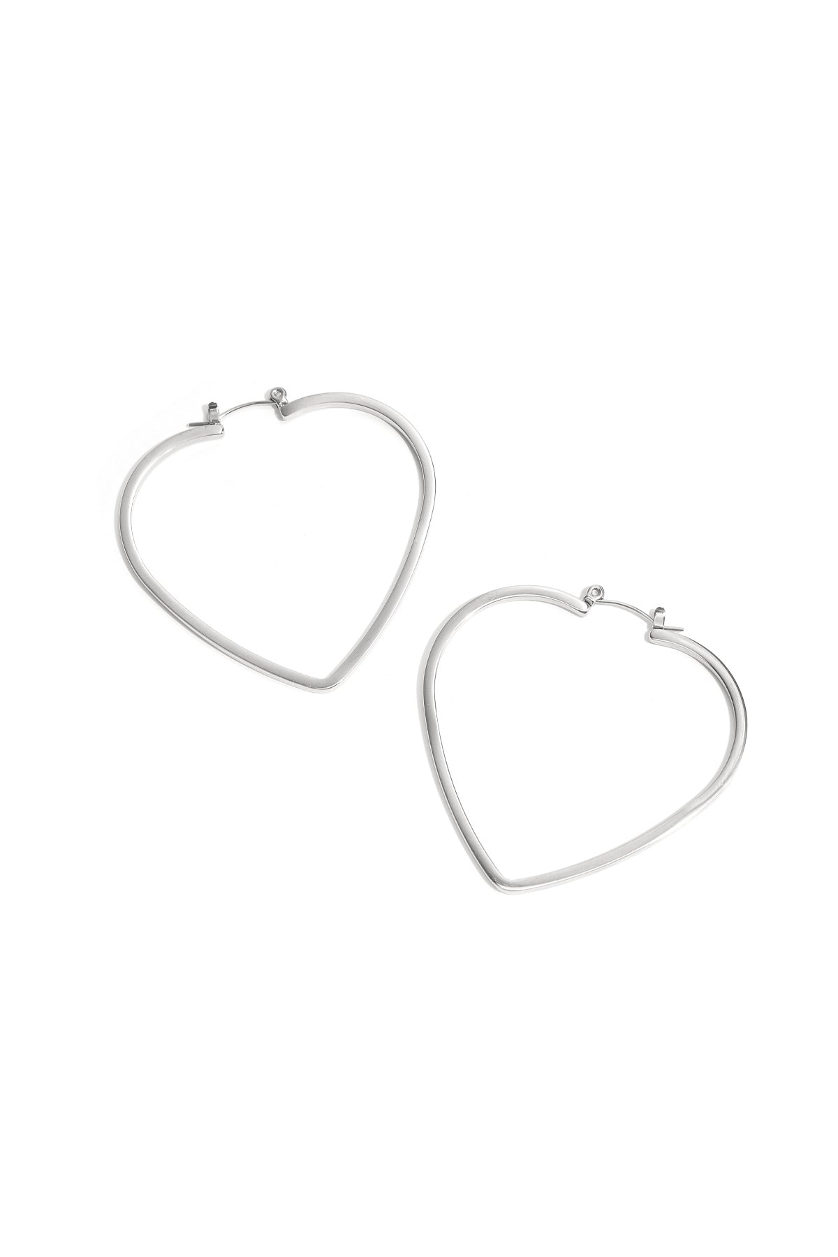 Orecchini a cerchio minimalisti a forma di cuore