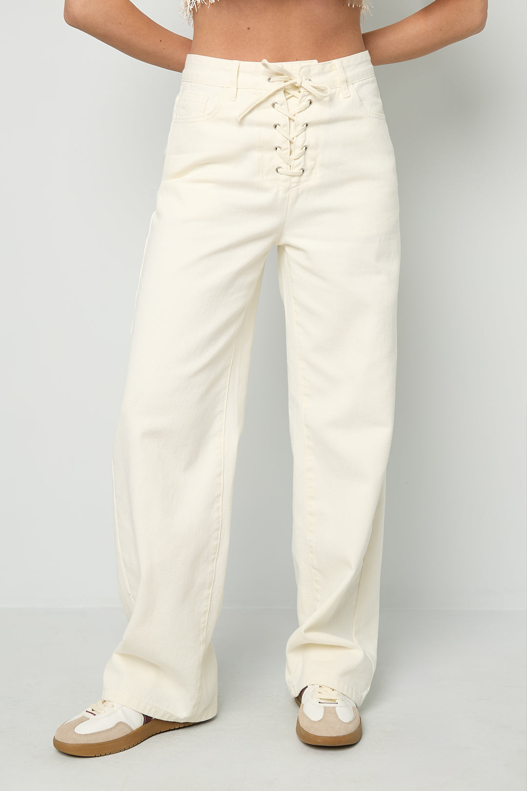 Jeans in denim con lacci