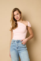 Top con spalle scoperte color oro