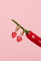 Orecchini con cuori pendenti a pois