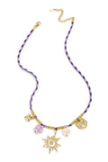 Collana con cordino colorato e pendenti vari viola