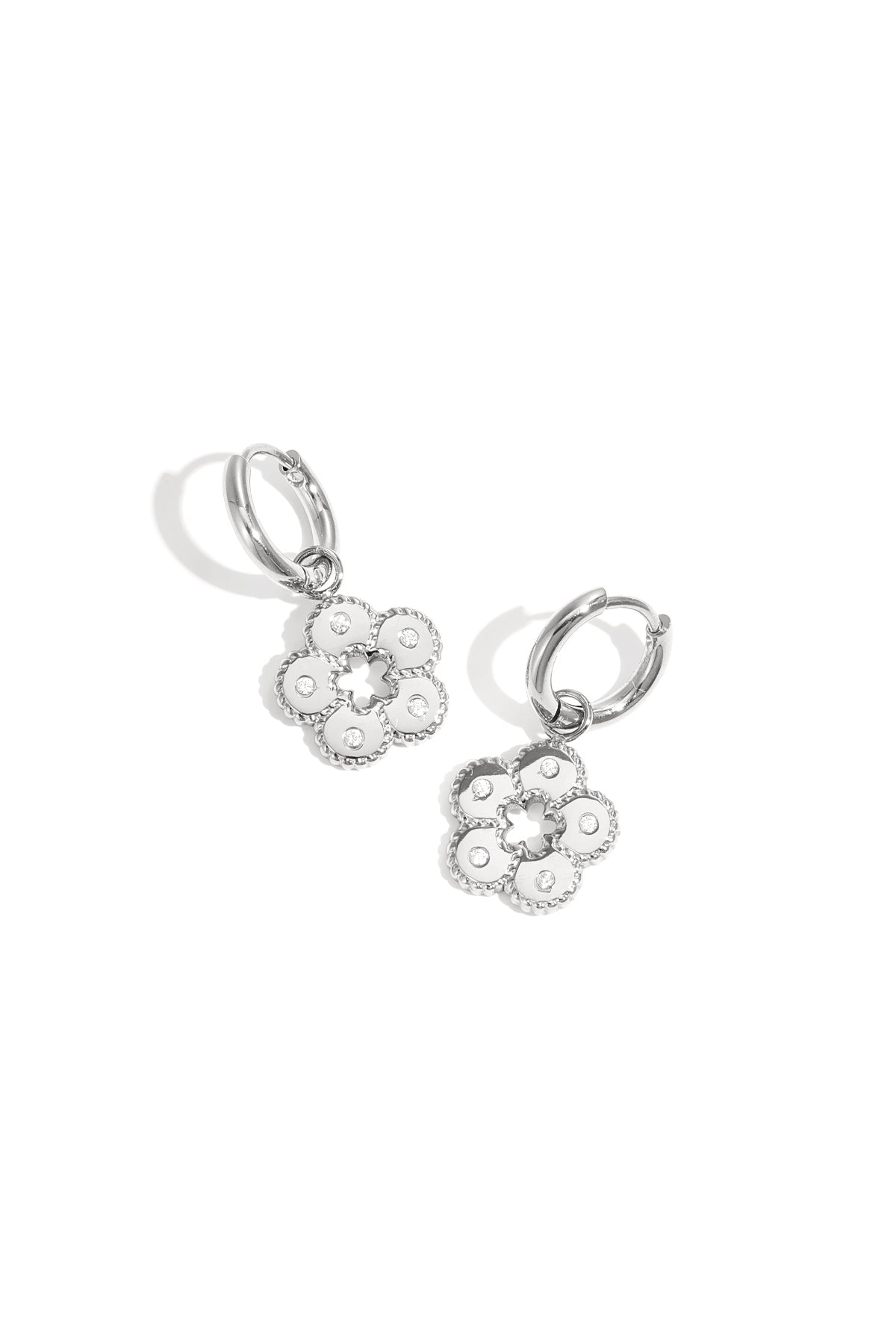 Orecchini con pietre a forma di fiore