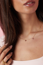 Collana con pietre rosa nei cuori