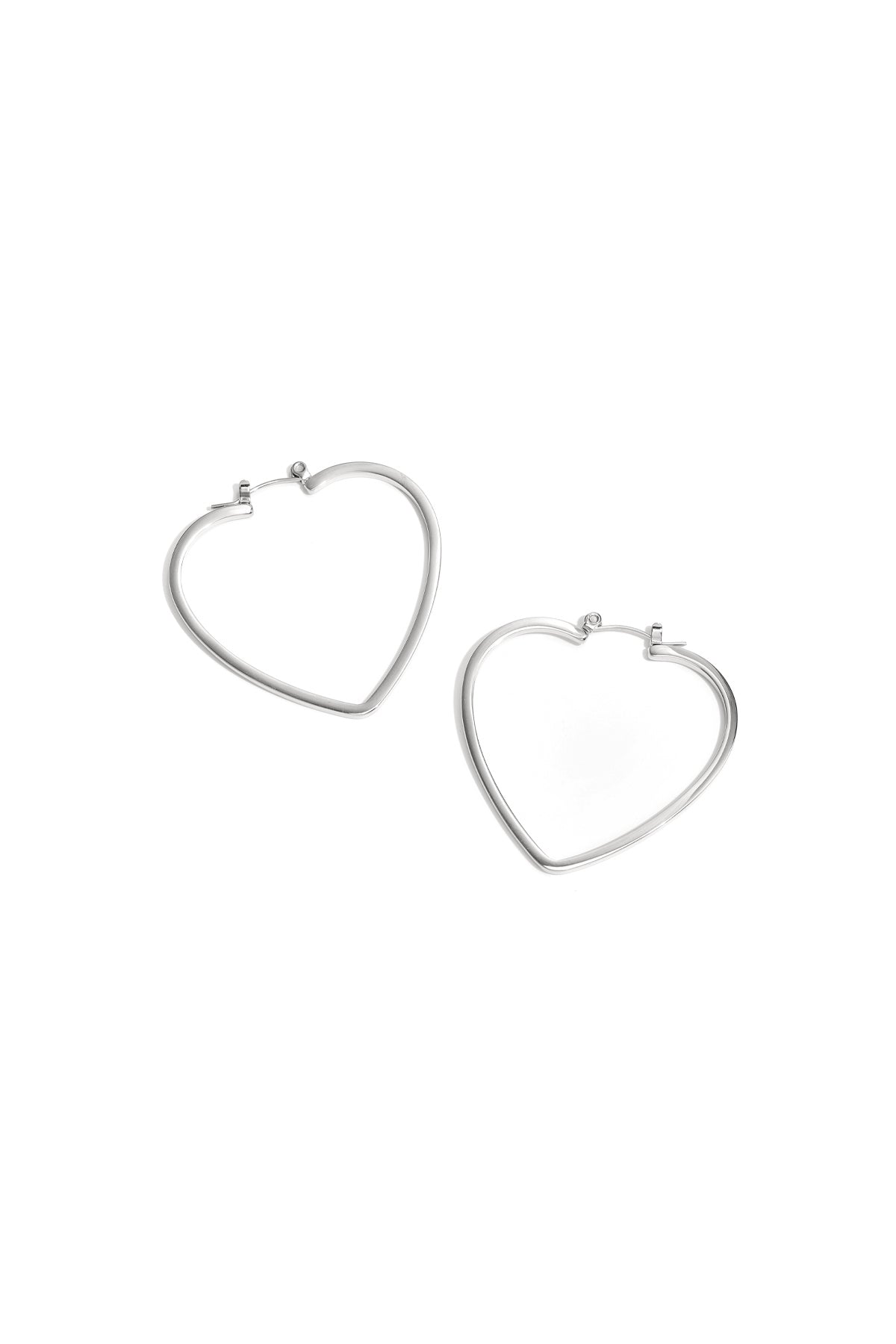 Orecchini a cerchio minimalisti a forma di cuore