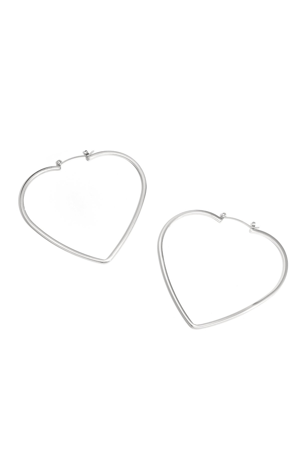Orecchini a cerchio minimalisti a forma di cuore