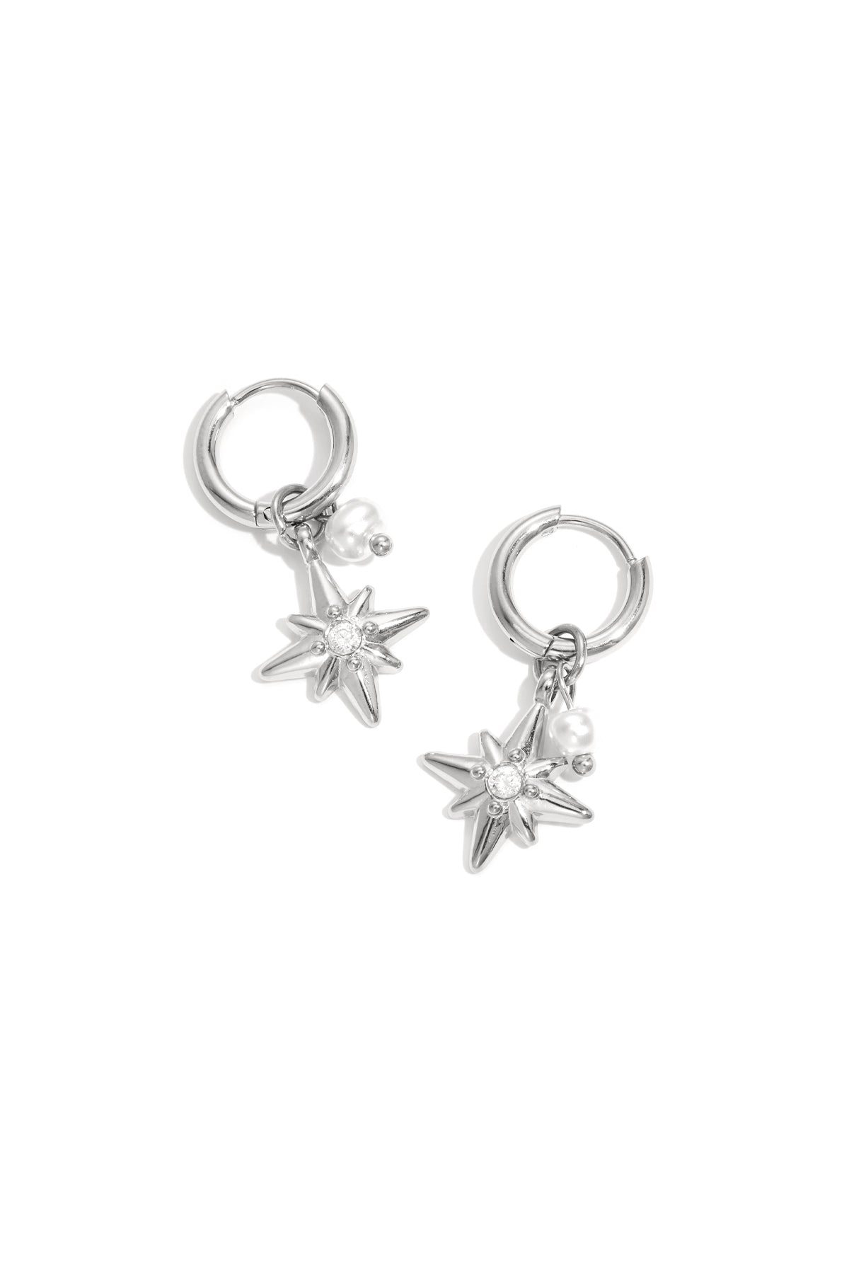 Orecchini con pendenti a forma di perla e stella