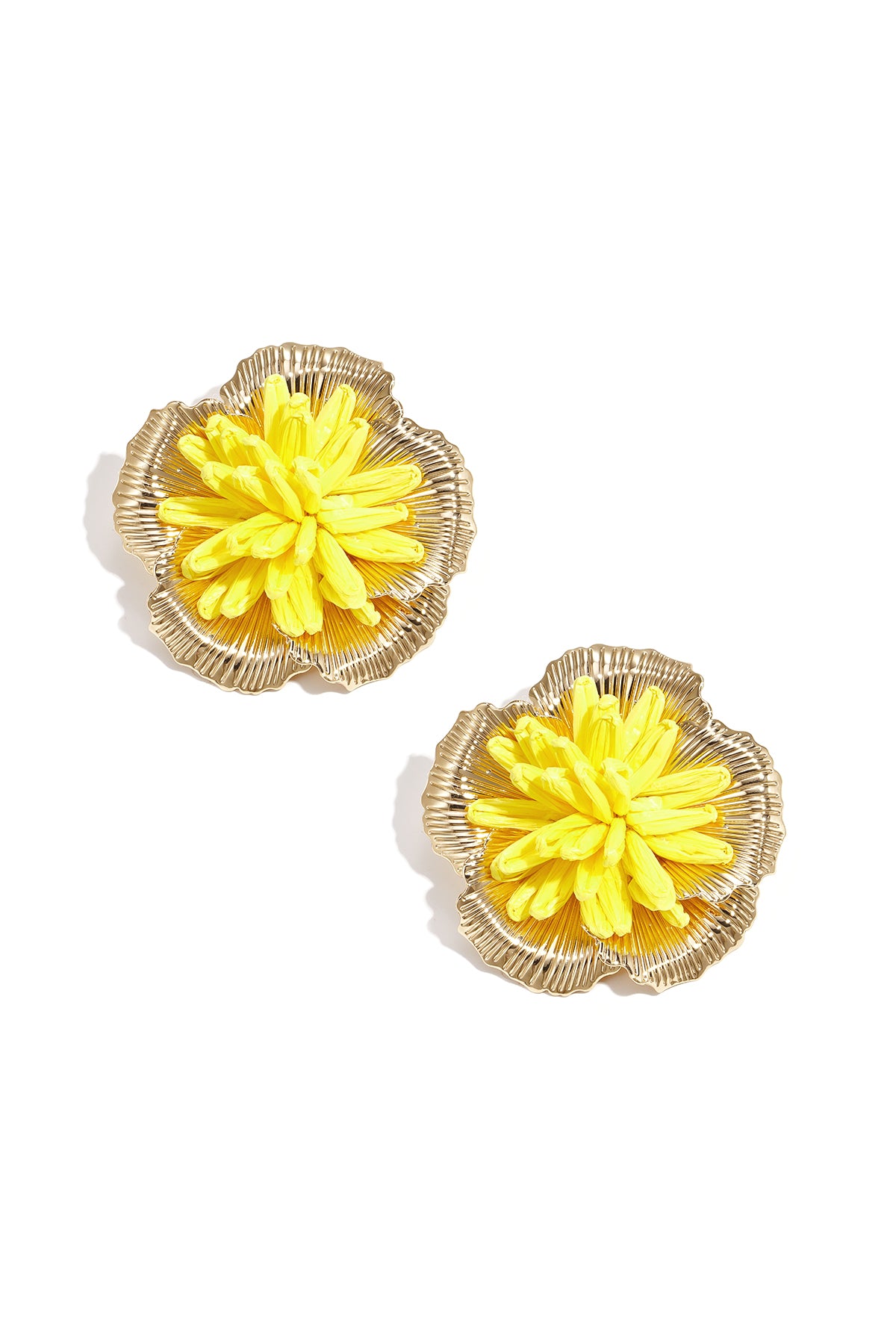Orecchini con fiore di rafia 3D