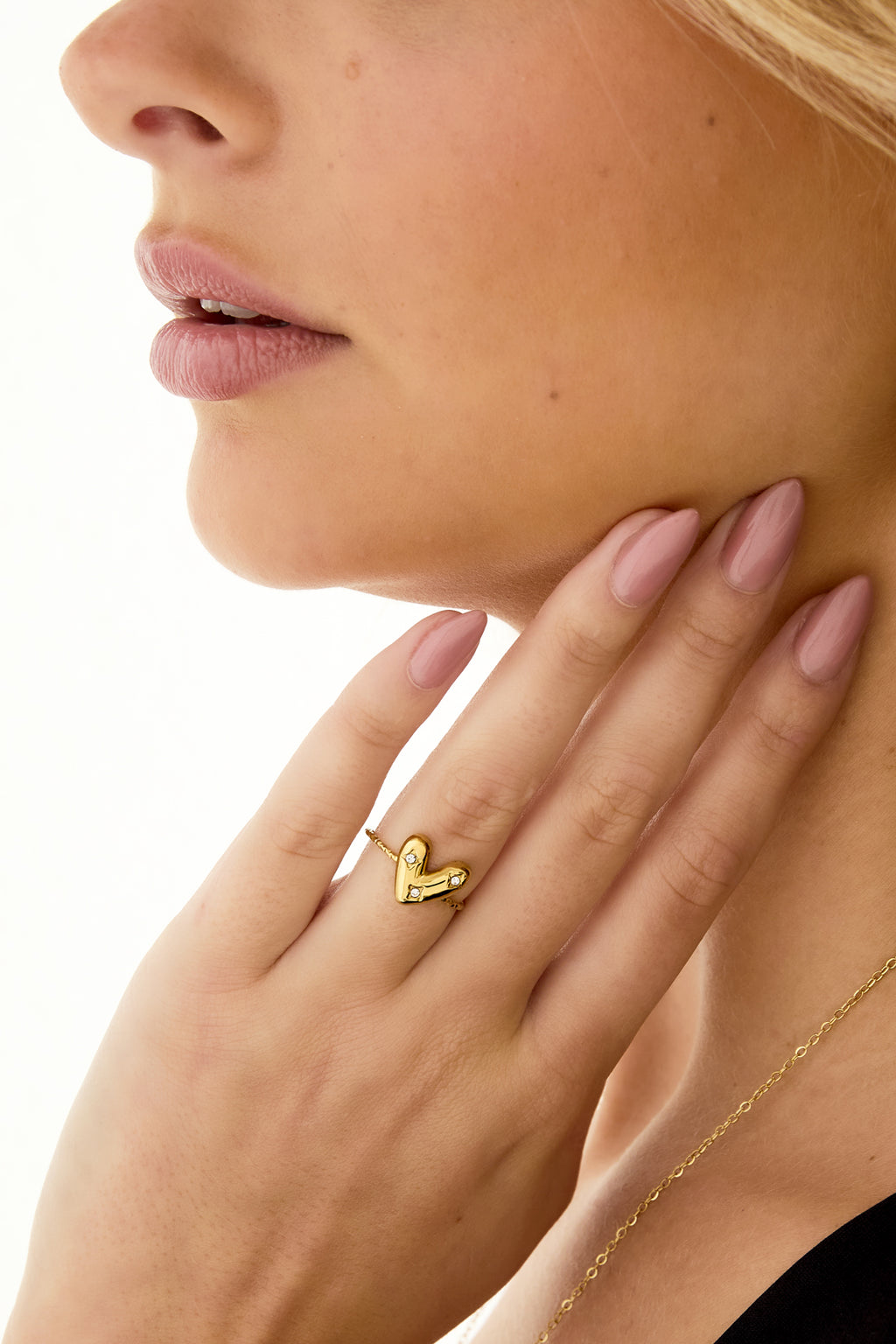 Anello regolabile con cuore decorato