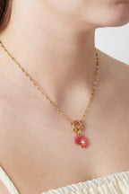Collana fai da te con fiori rossi