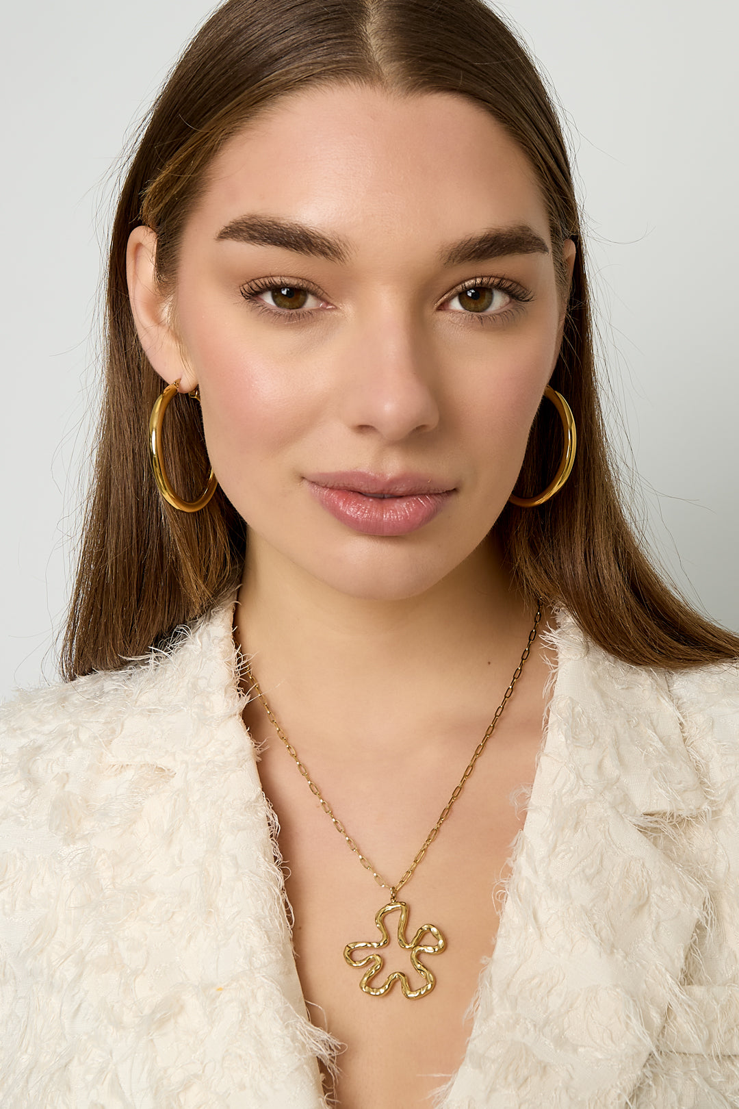 Collana con ciondolo a forma di fiore pendente