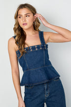 Top in denim con occhielli